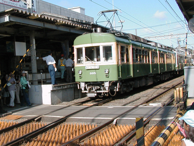 長谷駅までは、鎌倉駅から3駅、5分ほど