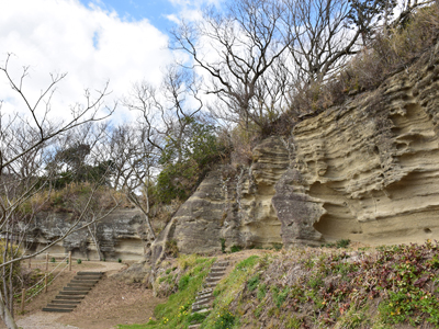 鎌倉石の石切場の遺構「お猿畠の大切岸」